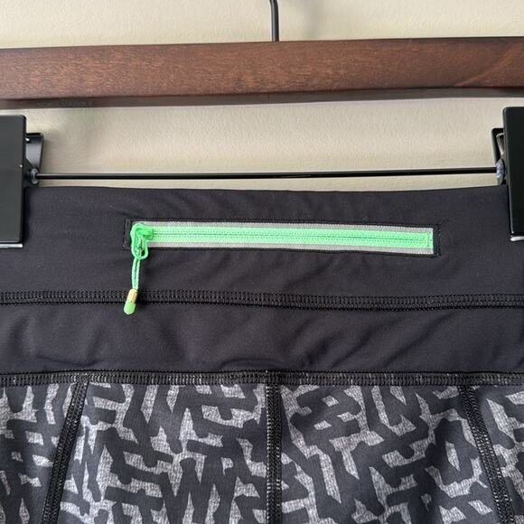 LULULEMON RUN INSPIRE CROP LUXTREME HEATHERED NET POP BLACK LEGGINGS SIZE 4 - Picture 6 of 7